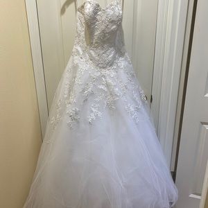 Dreamy lace Oleg Cassini wedding dress